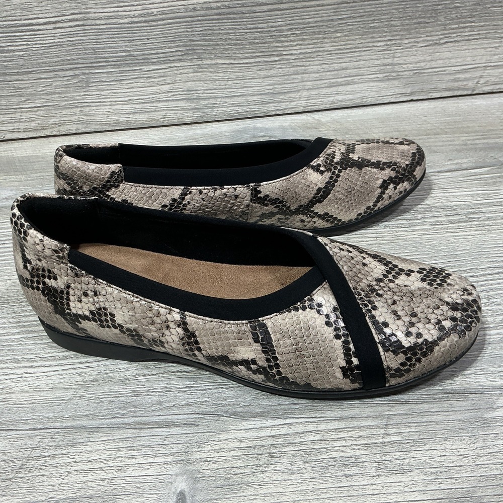 Clarks Unstructured Ballet Flats Womens 7 M Snake Print Leather Slip On Comfort